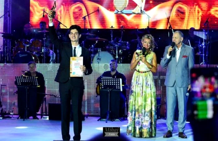 Andrei, pe scena celui mai longeviv festival de muzică uşoară din România. FOTO: Arhivă personală