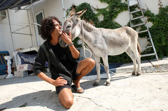 Ahmed Poukhalfa şi măgarul său