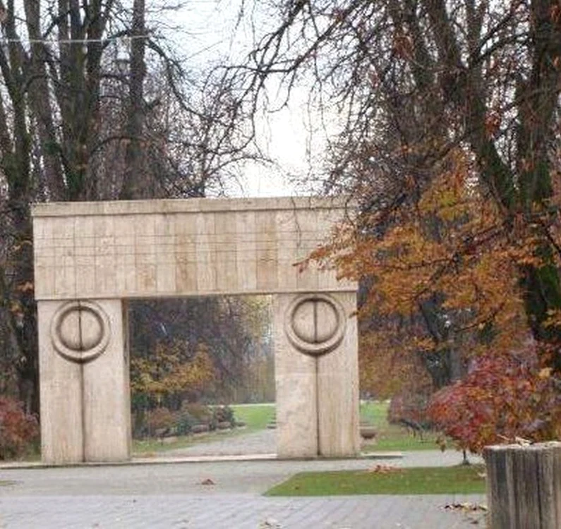 
    Poarta Sărutului  