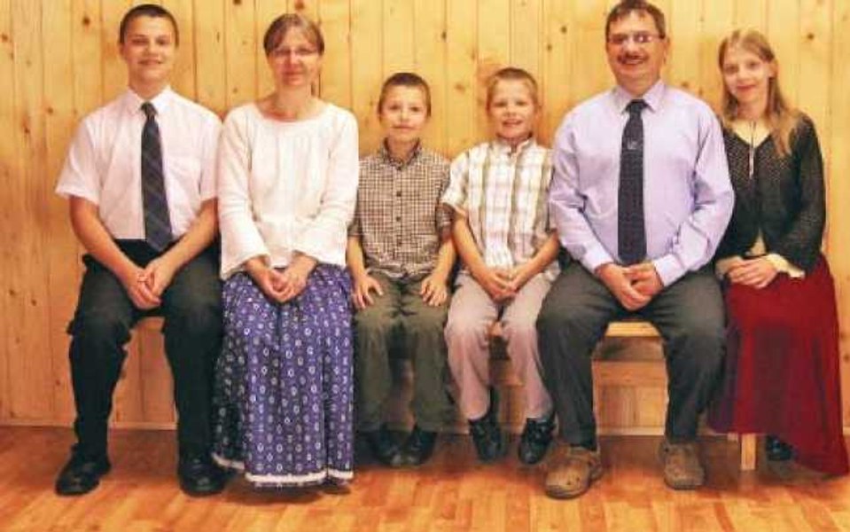 Doi părinţi din Bihor, care îşi educau copiii acasă, inculpaţi pentru împiedicarea accesului la învățământul obligatoriu
