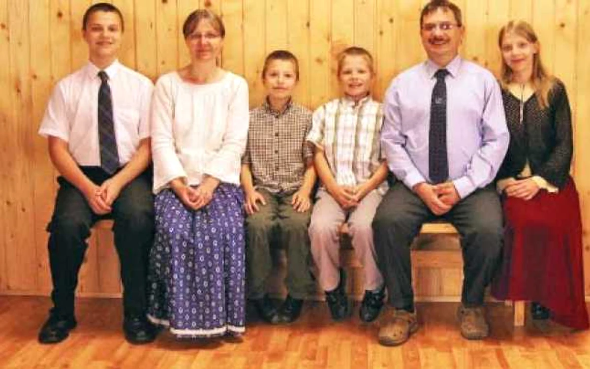 Familia Curcubet îşi educă toţi  copiii în sistemul homeschooling   p Foto: arhiva personală