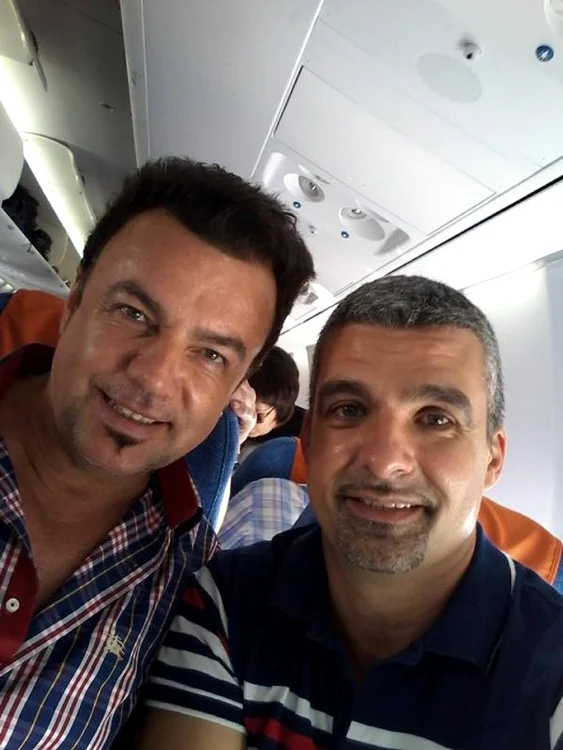 
    Enache si Temisan in avion, inainte sa zboare spre Siberia  