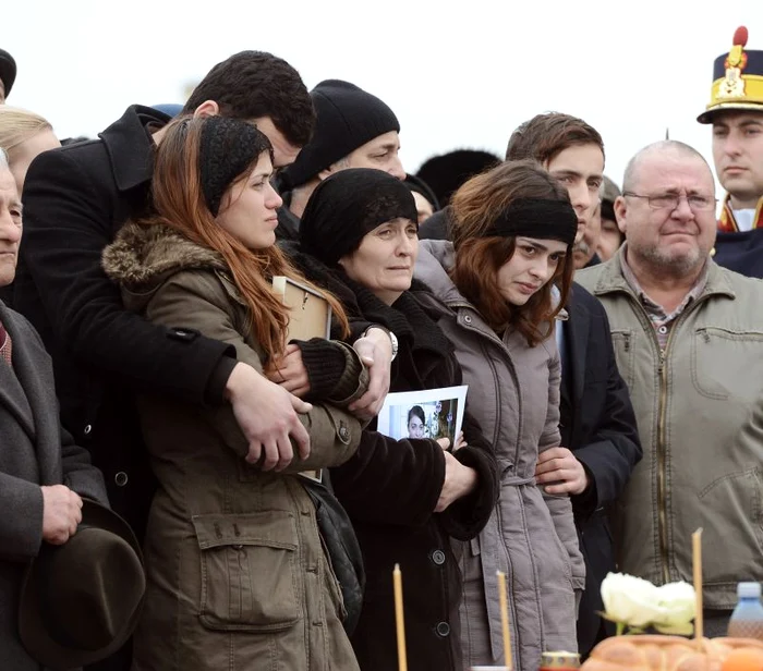 Mama şi fraţii studentei au plâns încontinuu (Foto: Mediafax)