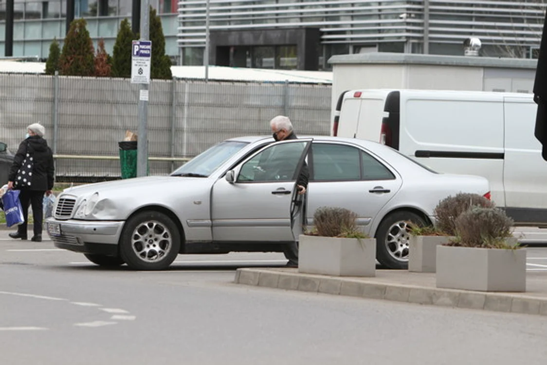 
    Irinel Columbeanu, un excentric și fără milioanefoto: BLITZ  