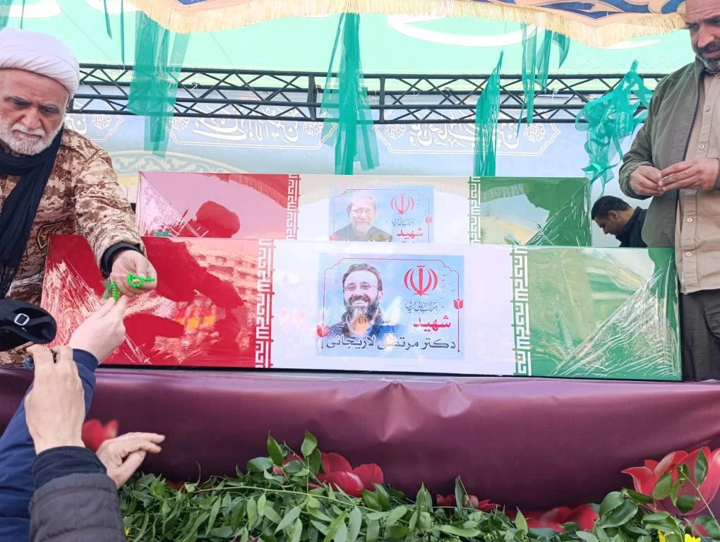 Funeralii la Teheran. Mii de iranieni au ieșit în stradă pentru a-l jeli pe șeful securității, Ali Larijani, și amenință Israelul cu răzbunare