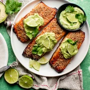 somon cu sos de avocado jpeg