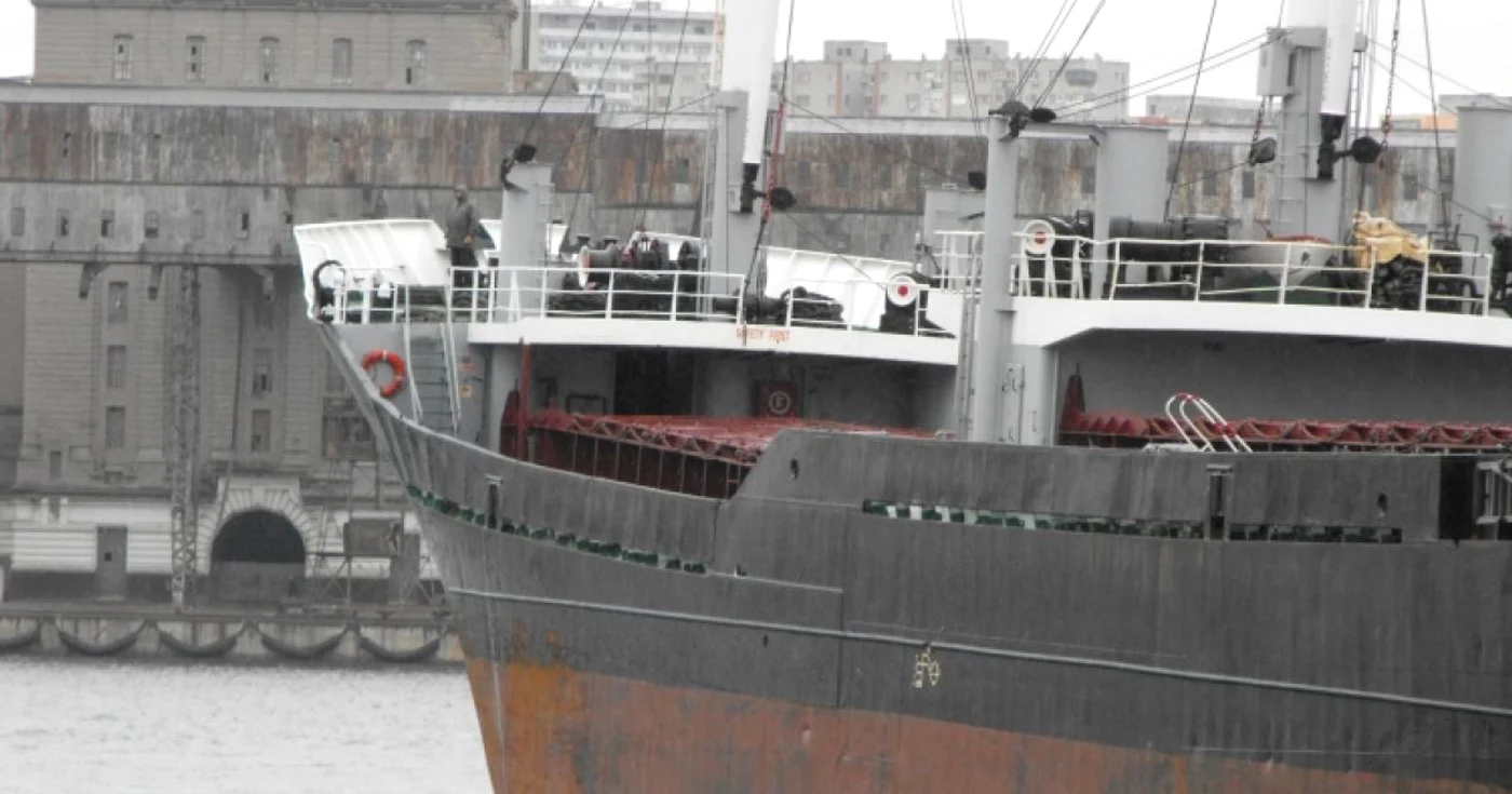 Marinarii se află pe un cargou britanic