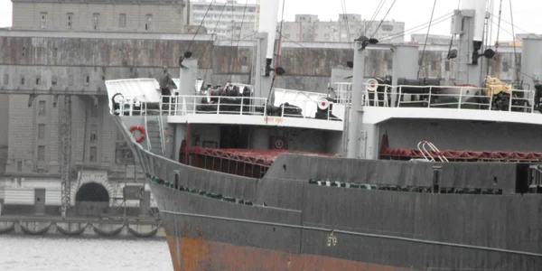 Marinarii se află pe un cargou britanic