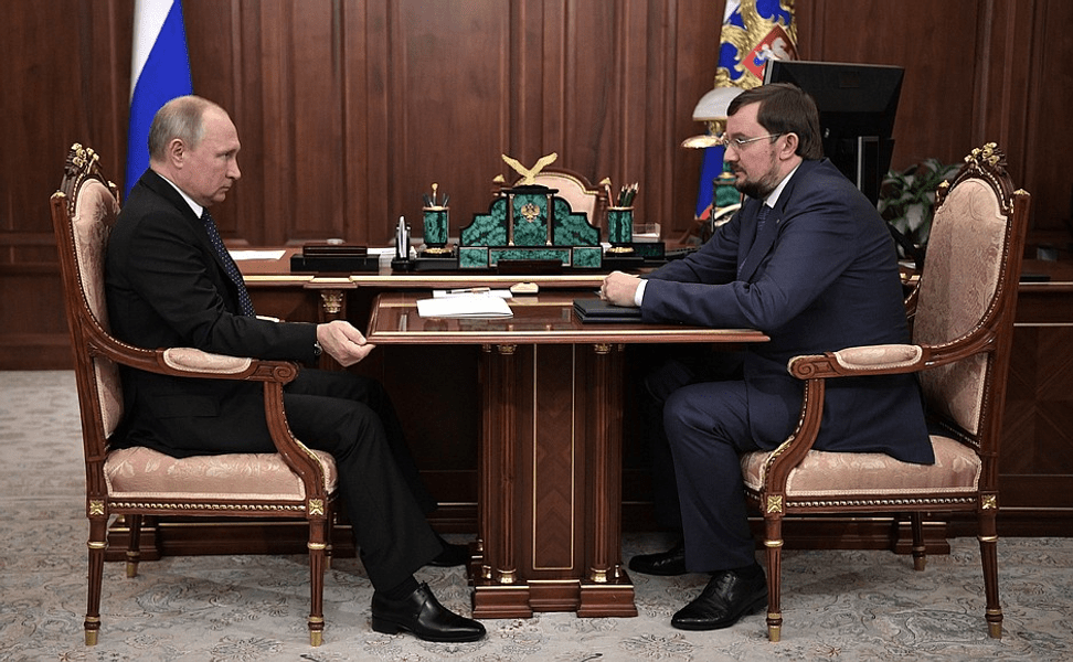Un miliardar prieten al fiicei lui Putin a sfidat sancțiunile pentru a importa în Rusia cele mai bune vinuri din lume
