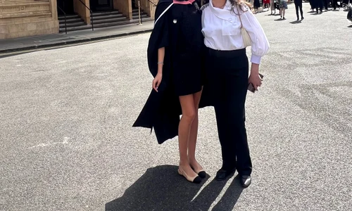 Rita Mureșan la ceremonia de absolvire a fiicei celei mici, Gloria Mureșan, la Londra   Facebook (4) jpg