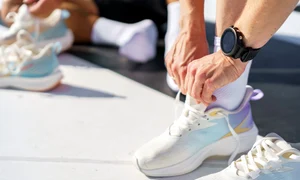 new balance 327 cum sa ti imbunatatesti aspectul cu un amestec de stiluri traditionale de alergare si street style jpg