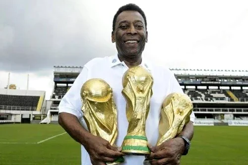 Pele a cucerit 3 titluri mondiale