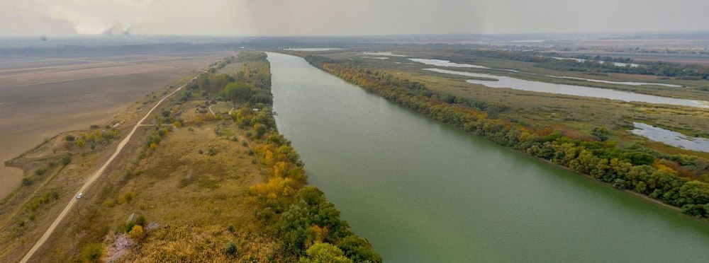 Doi români, tată și fiu, eșuați cu o barcă pe malul ucrainean. Au fost reținuți de autoritățile vecine