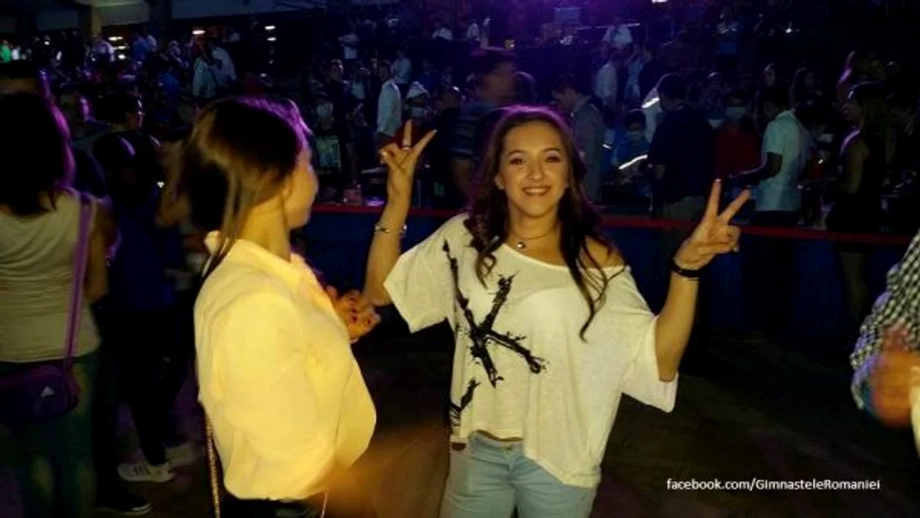 Larisa Iordache si colegele ei la petrecerea de la Nanning