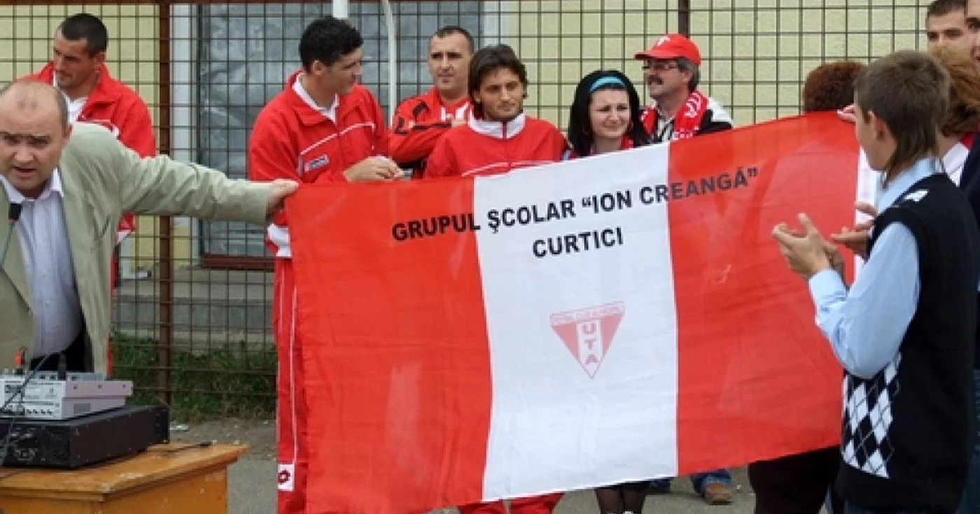 Arad: Trei sute de copii se pregătesc să-i primească pe fotbaliștii de la UTA