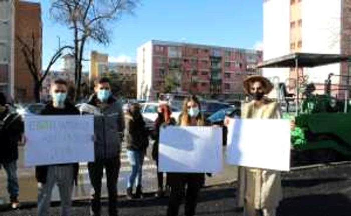 Elevii au protestat alături de profesori