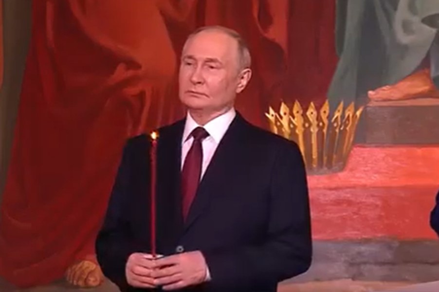 Putin a participat la slujba de Înviere. Patriarhul Kirill s-a rugat pentru protejarea „graniţelor sfinte” ale Rusiei VIDEO