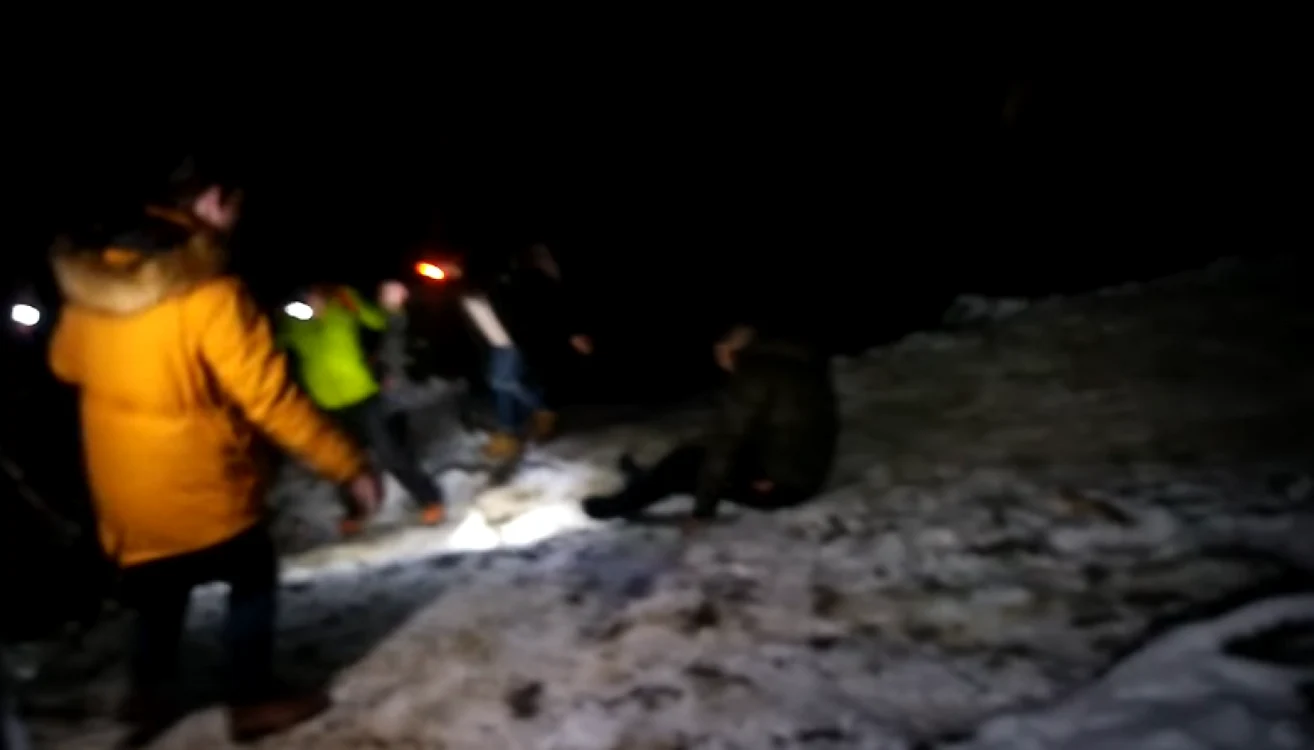 Turişti rămaşi blocaţi la Cascada Urlătoare din Buşteni FOTO Salvamont