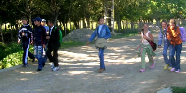 Neamt: Sute de elevi din judeţ, navetişti la pas