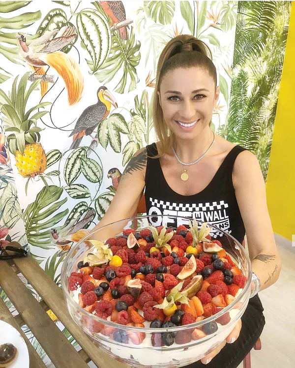 Anamaria Prodan preferă tortul de fructe 