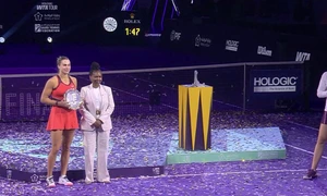 Elena Rybakina a refuzat să pozeze alături de CEO ul WTA png