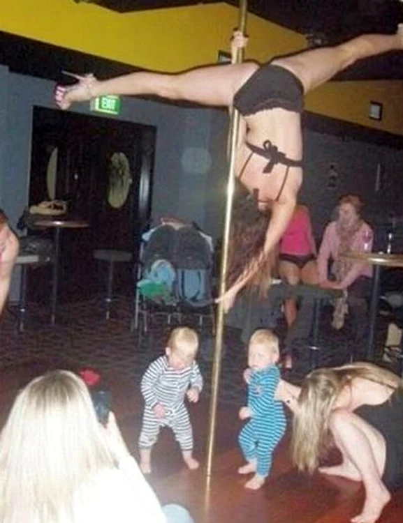 Cea mai degenerată mamă?