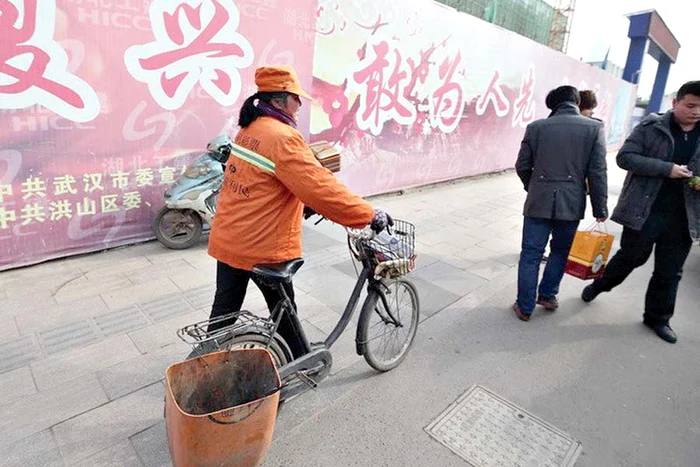 Mătură străzile oraşului şase zile din şapte