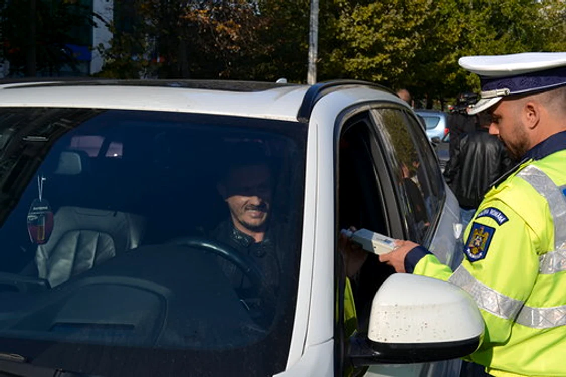 Șoferii trași pe dreapta au suflat în etilotest 