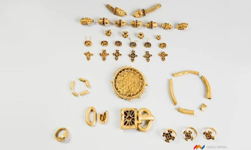 Tezaurul de la Someșeni, descoperit în mormântul unei prințese gepide creștine jpeg