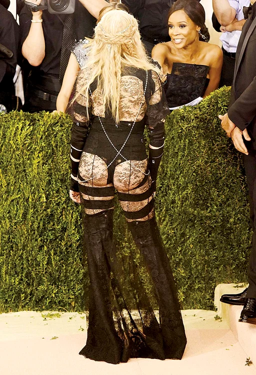 Este la fel de sexy și la 61 de ani