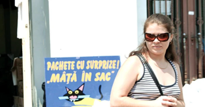 Reşiţa: Reşiţenii se îmbracă din pachete cu surprize