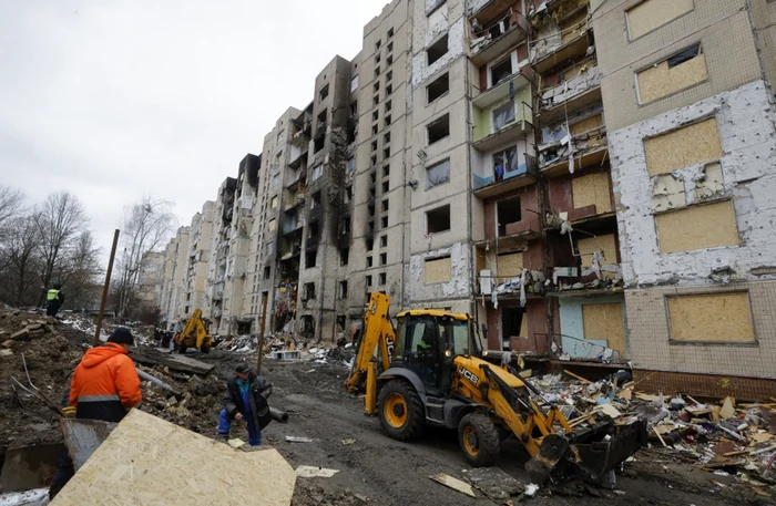 Bloc din Kiev lovit de o rachetă trasă de Rusia FOTO EPA-EFE