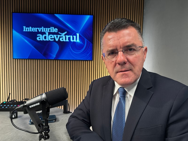 Dan Dungaciu, la „Interviurile Adevărul”, susține că un consilier prezidențial l-a sunat pe George Simion ca să susțină Guvernul Veștea: „100% că acel telefon a existat”