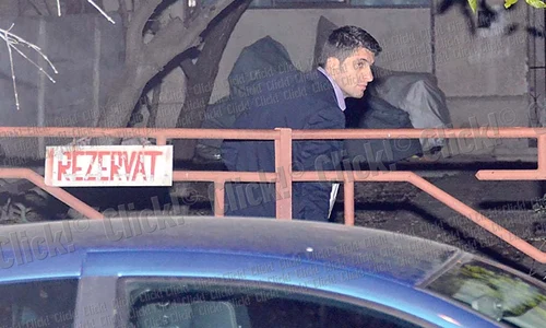 Laura şi Cosmin erau  cu ochii în patru la  ieşirea din restaurant (FOTOGRAFII: click!) jpeg