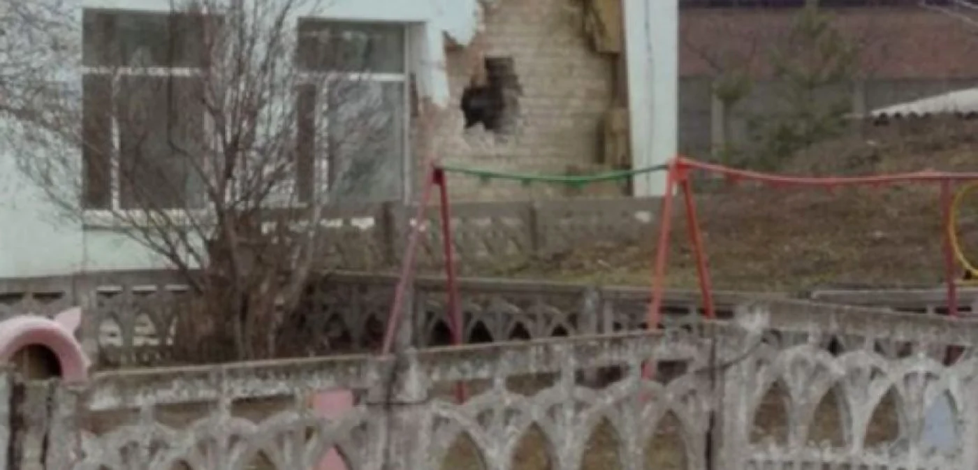 Estul Ucrainei a fost bombardat. O grădiniță și o casă au căzut țintele atacului