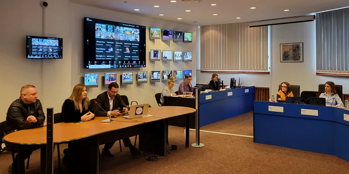 CNA, apel către radiodifuzori: „Până la închiderea urnelor sunt interzise difuzarea oricăror mesaje şi comentarii cu conţinut electoral”