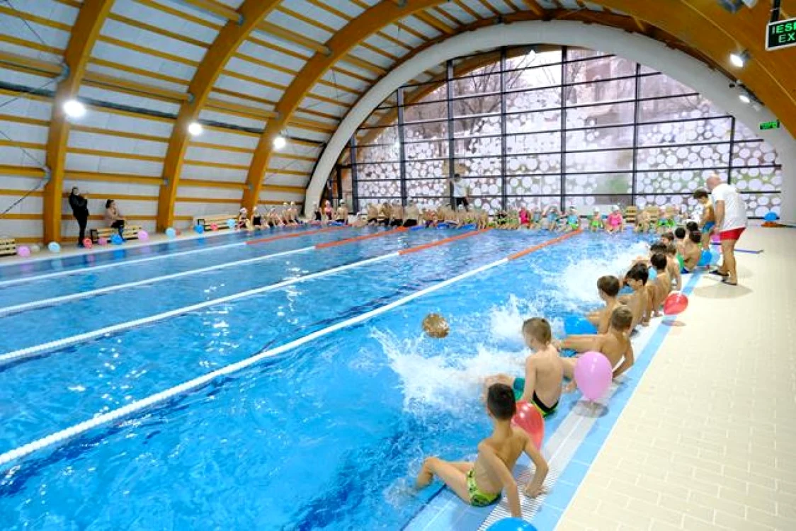 Bazinul de înot din Dorohoi FOTO botosaniexclusiv.ro