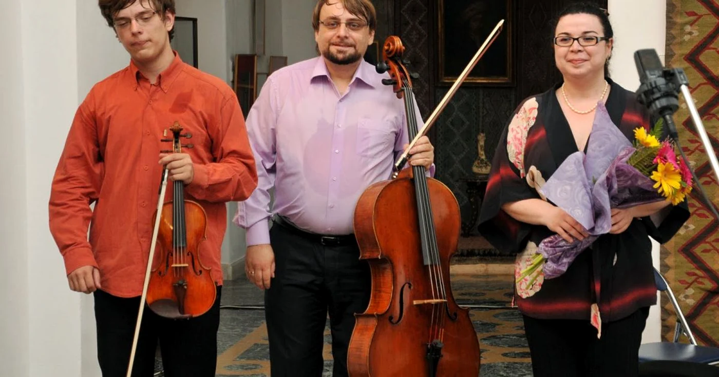 Violonistul Alexandru Mălaimare, violocelistul Florin Mitrea şi pianista Andreea Butnariu  FOTO: Palatul Mogoşoaia