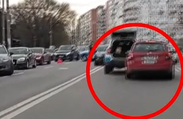 O șoferiță începătoare a intrat cu mașina în autospeciala de poliție / foto: captură video