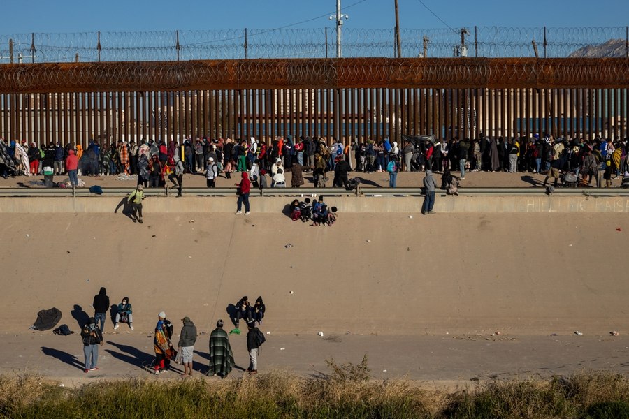 Trump planuri deportare imigranți ilegali la granița sudică | sursa foto: Adevarul