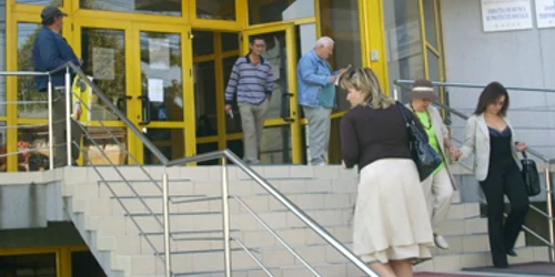 Bacău: Băcăuanii îşi caută slujbe în ţări din vestul Europei