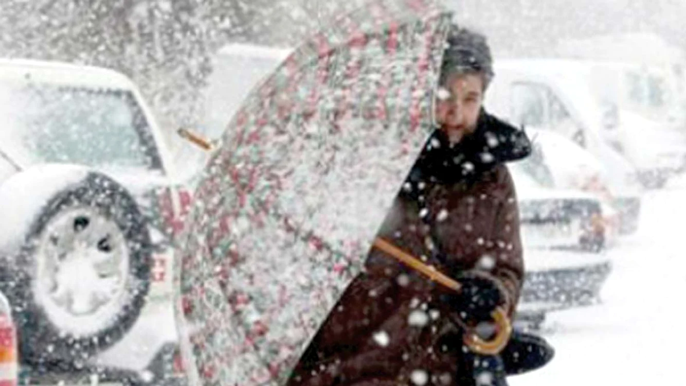 
    La munte va ninge,  iar în restul țării sunt precipitații mixte  