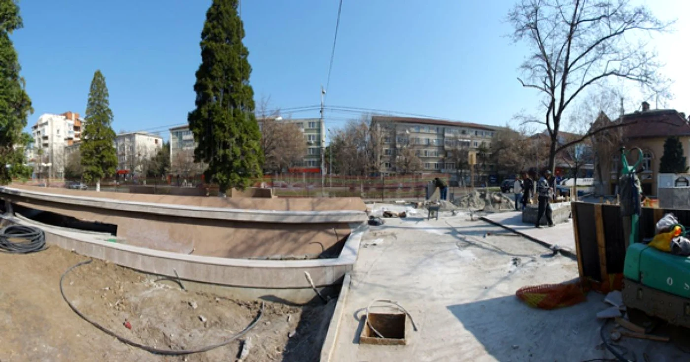 Încet-încet, noul scuar al Consiliului Judeţean Olt capătă o nouă imagine
