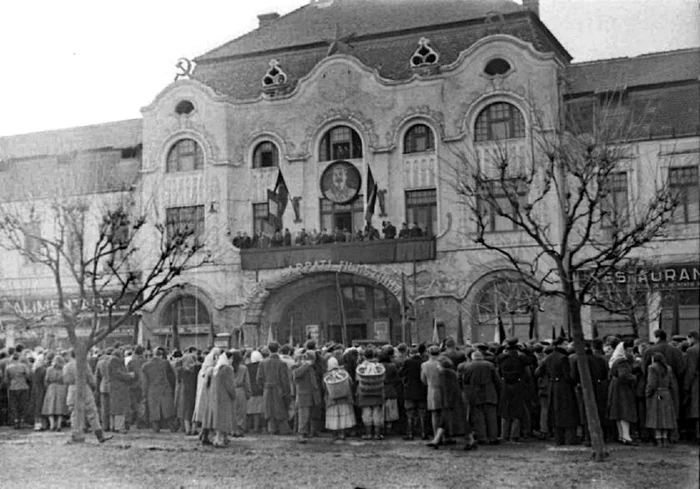 Fostul hotel „Ștefan”, adunare la decesul lui Lenin FOTO Facebook David Lajos