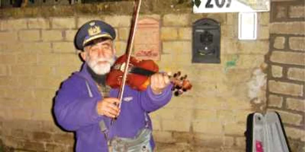 Gheorghe Bălteanu spune că iarna îi îngheaţă mâna pe vioară 