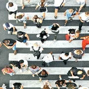 Oameni pe strada - populatie FOTO Shutterstock