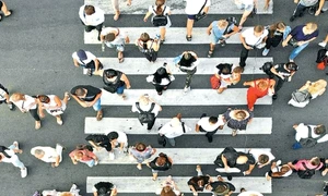 Oameni pe strada - populatie FOTO Shutterstock