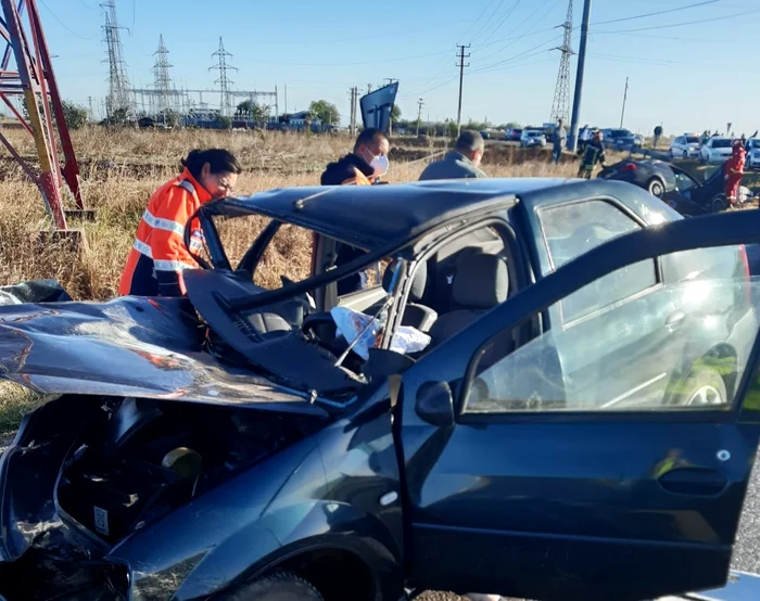 Mașina distrusă în accident SURSA martor