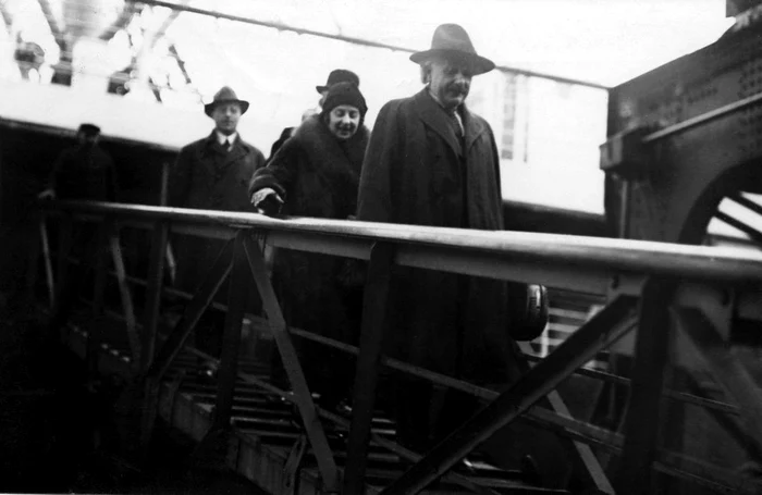 Albert Einstein împreună cu soția. Foto: Profimedia Images