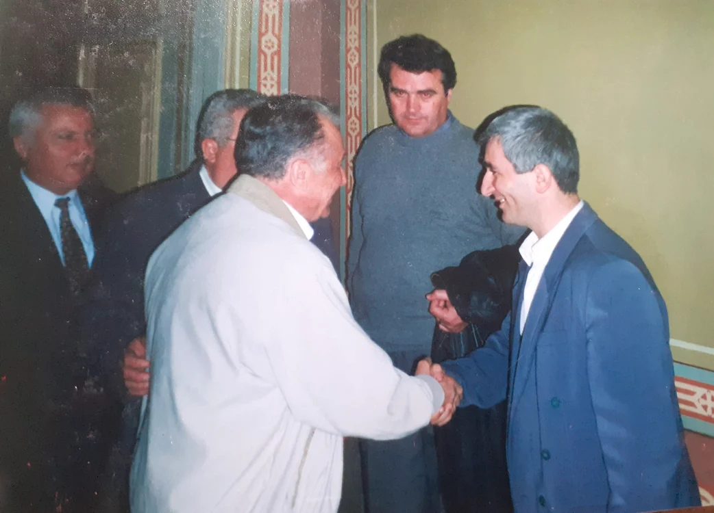 Petre Stăncioi a dat mâna cu Iliescu Foto: Ovidiu Pâianu